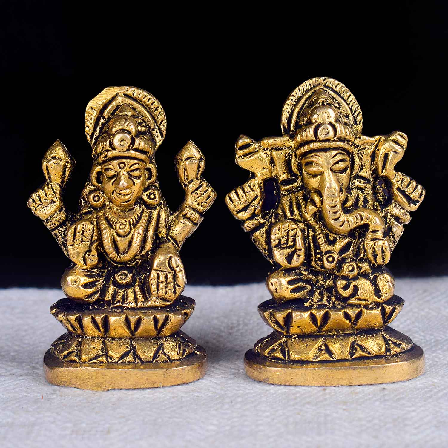2 Inch Laxmi Ganesh Car Dashboard Idol β Compact Brass Statue for Prosperity and Protection in Vehicles or Small Spaces.No.1 Brass Idol Store www.satvikstore.in