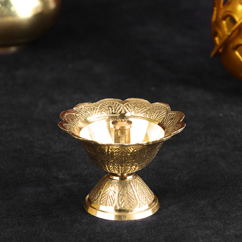 Designer Brass Devdas Akhand Diya – Exquisite brass oil lamp with Akhand flame design, perfect for continuous lighting during pooja ceremonies. India’s Largest Pooja Accessories Brand – www.satvikstore.in