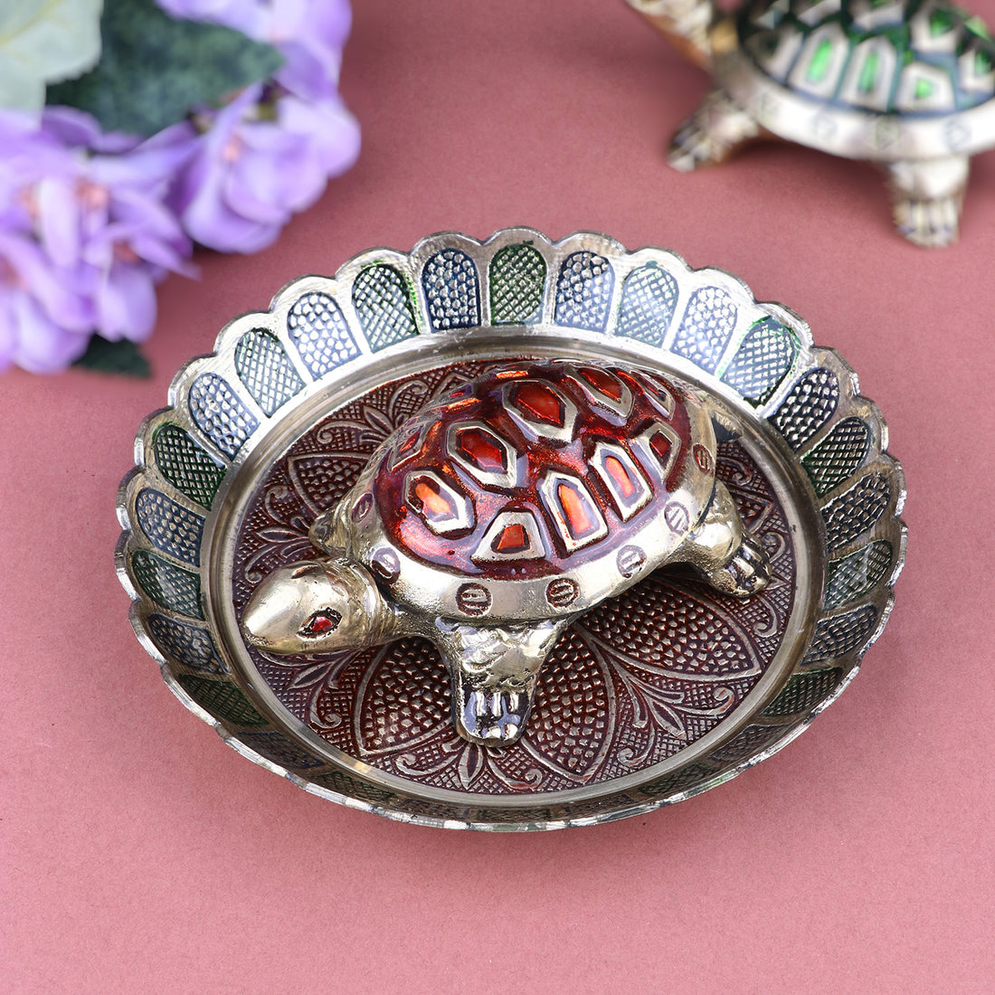 Brass Colored Turtle with Nakashi Plate/Tray (Red) – A vibrant fusion of red energy and intricate Nakashi craftsmanship, bringing prosperity and positive energy to your space. India’s Largest Pooja Accessories Brand – www.satvikstore.in