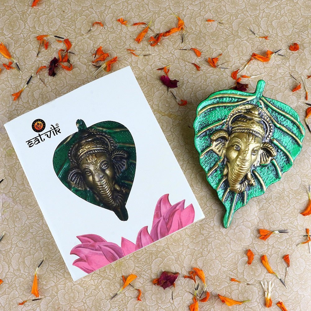 1 Pc Lord Ganesh Face on Leaf Patta Wall Hanging - Green